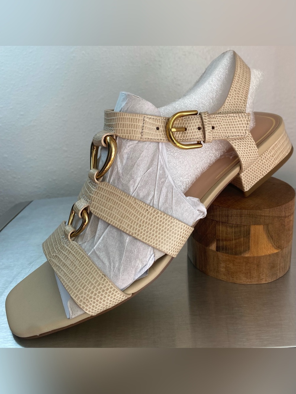 NEW WOMENS ALL LEATHER LIZARD DESIGN STRAPPY SANDALS WITH HEART RING ACCENTS